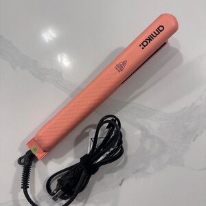 Amika Coral Hair Straightener